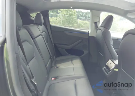 2026 Tesla Model Y Long Range Dual Motor All-Wheel Drive/Long Range Launch Series z USA, uszkodzony, nr VIN 7SAYGDEE1TA386153